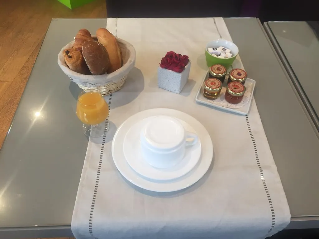 Du Parc Saint Charles 2* Paris